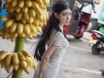 气质妹子南桃Momoko古风白旗袍写真照 绝品身材唯美清新美少女半透长腿玉足美女图