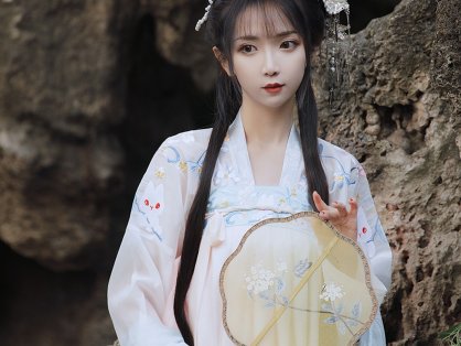 叶初婳唯美清新美少女白衣美女图 气质妹子古风汉服文化长发写真照